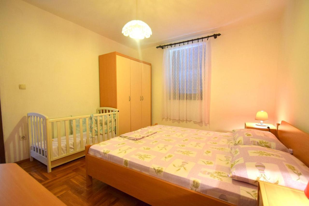 Apartments Petrovic Malinska Exterior photo